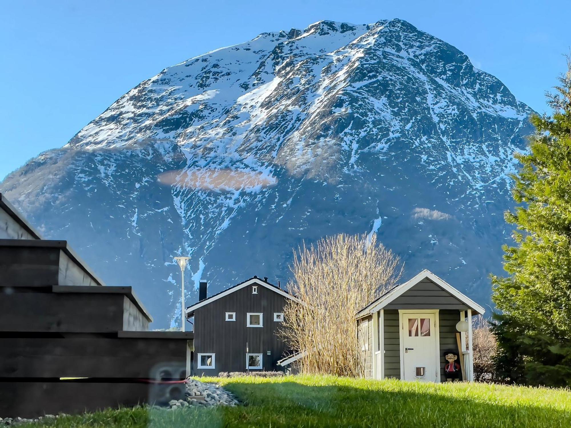 Andalsnes Underground Flat Διαμέρισμα Εξωτερικό φωτογραφία